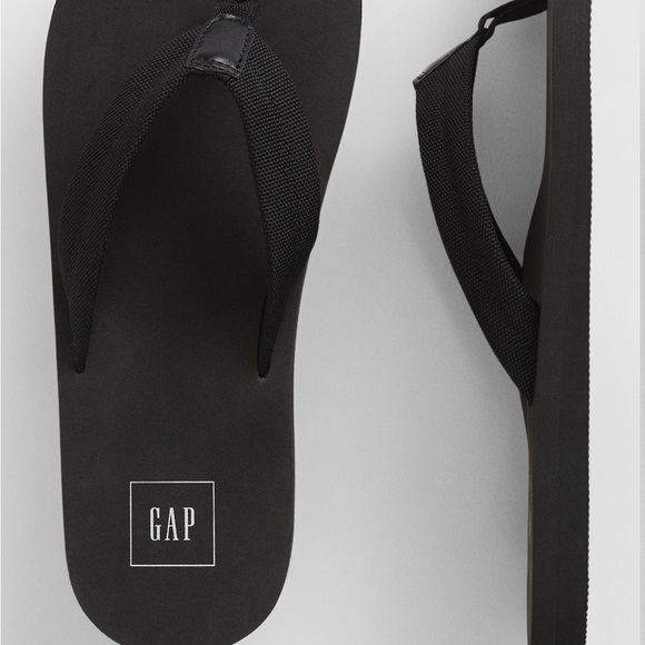 NWT GAP Faux-Leather Flip Flops COLOR-BLACK SIZE 9/10 - Picture 2 of 2